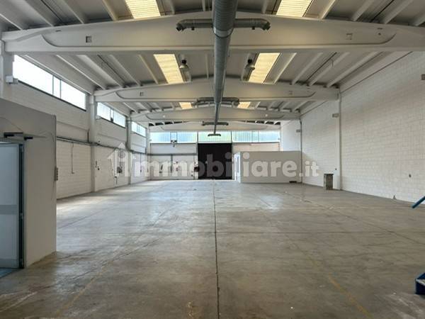  مستودع في Assago, Italy 1055متر مربع رقم 327331