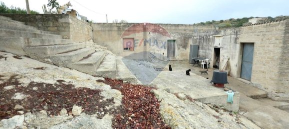 3 Schlafzimmer Haus in Chiaramonte Gulfi, Italy, Nr. 350862 5