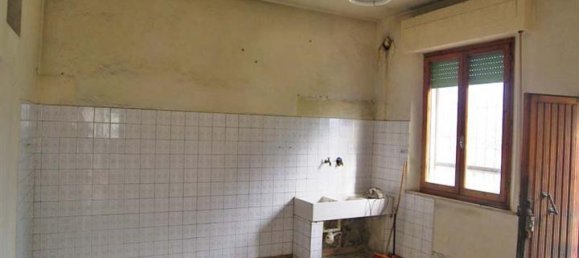 Дом с 6 комнатами в Монтепульчано, Италия № 59276 3