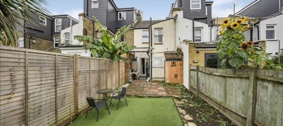 2 bedrooms House in New Malden, United Kingdom No. 7210 6