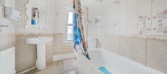 2 bedrooms House in New Malden, United Kingdom No. 7210 7