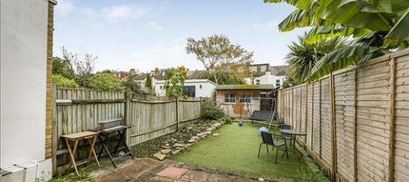 2 bedrooms House in New Malden, United Kingdom No. 7210 5