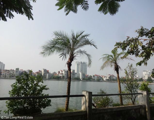 Casa de 3 dormitorios en Tay Ho, Vietnam No. 5034