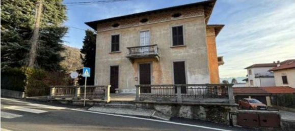 2-salle Appartement à Olgiate Molgora, Italy No. 8124 3