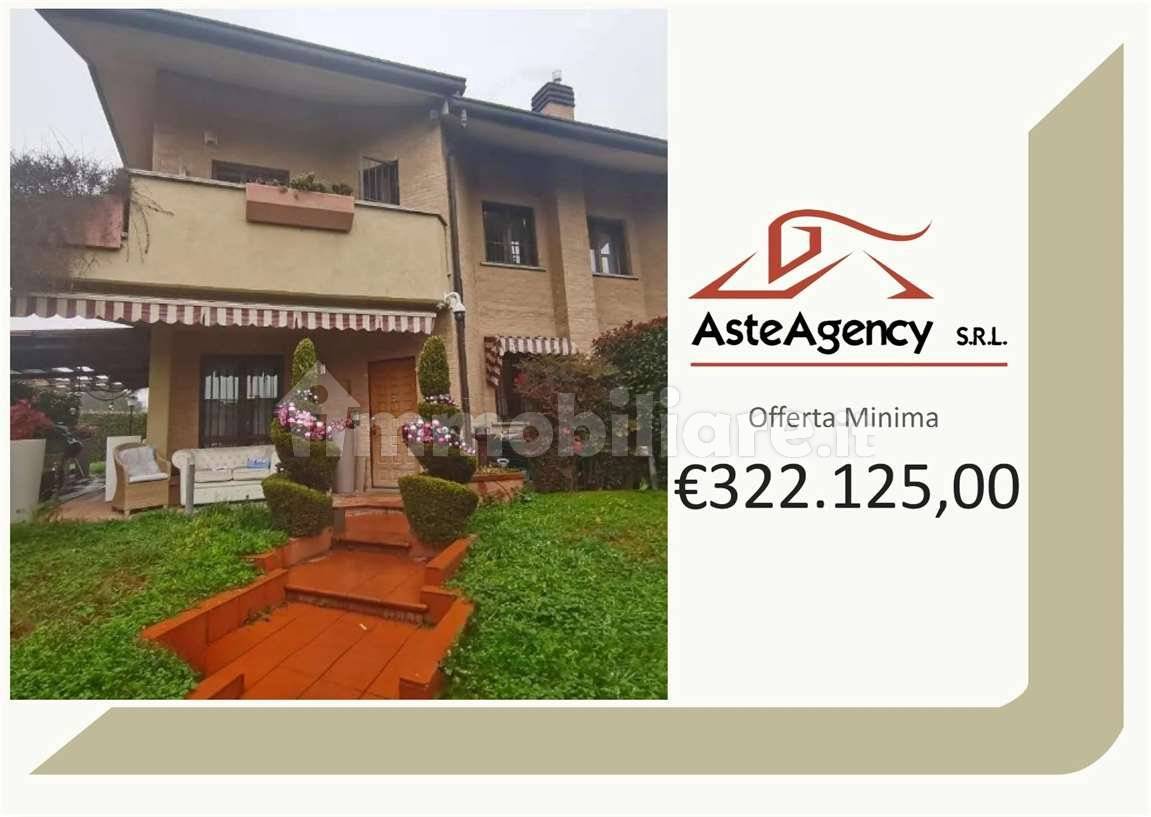 4 Schlafzimmer Villa in Paderno Dugnano, Italy, Nr. 373986