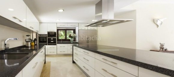5 Schlafzimmer Villa in Marbella, Spain, Nr. 64932 16