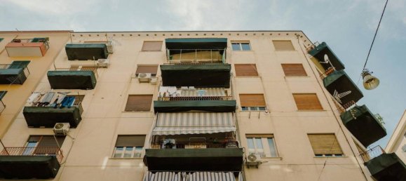 3 rooms Apartment in Palermo, Italy No. 37065 2