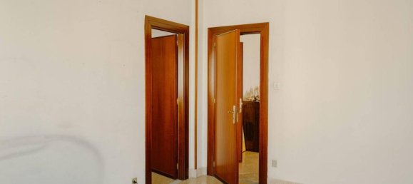 3 rooms Apartment in Palermo, Italy No. 37065 28