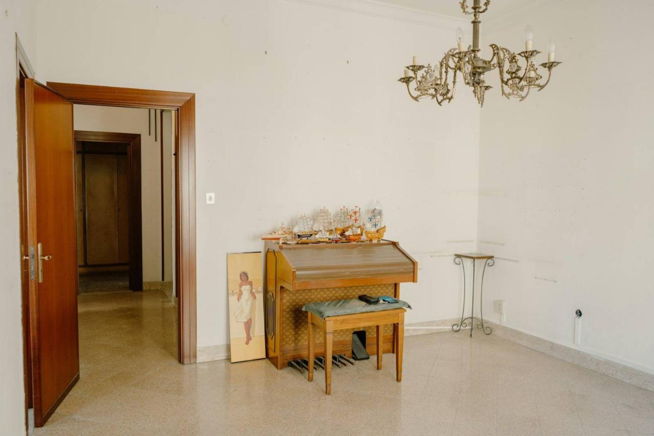 3 rooms Apartment in Palermo, Italy No. 37065