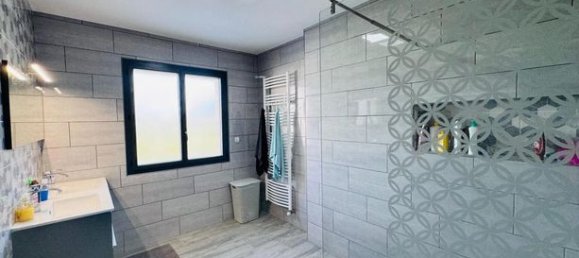 5 bedrooms House in Nevers, France No. 355225 16