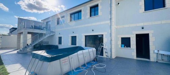 5 bedrooms House in Nevers, France No. 355225 2