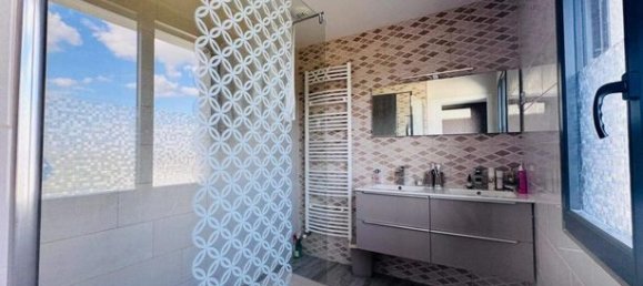 5 bedrooms House in Nevers, France No. 355225 18