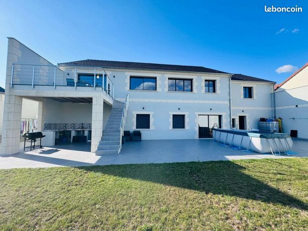 5 bedrooms House in Nevers, France No. 355225