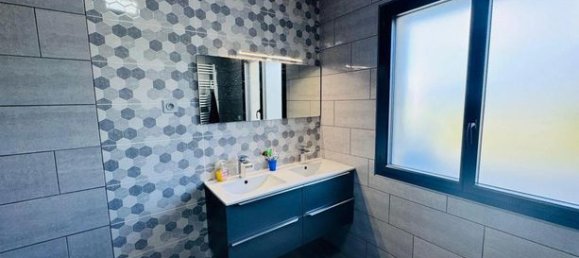 5 bedrooms House in Nevers, France No. 355225 17