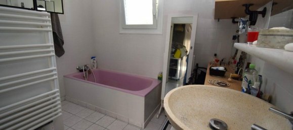 Casa de 3 dormitorios en Saint-Lubin-des-Joncherets, France No. 161342 8