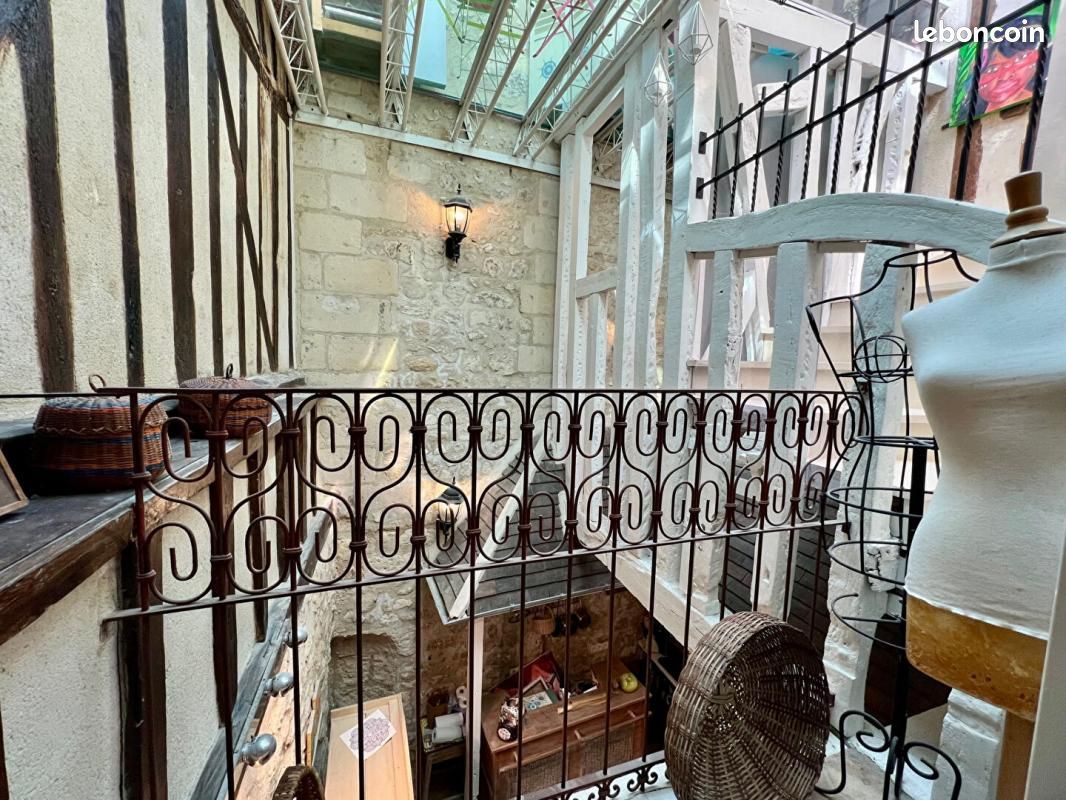 Casa de 3 dormitorios en Compiegne, France No. 363939