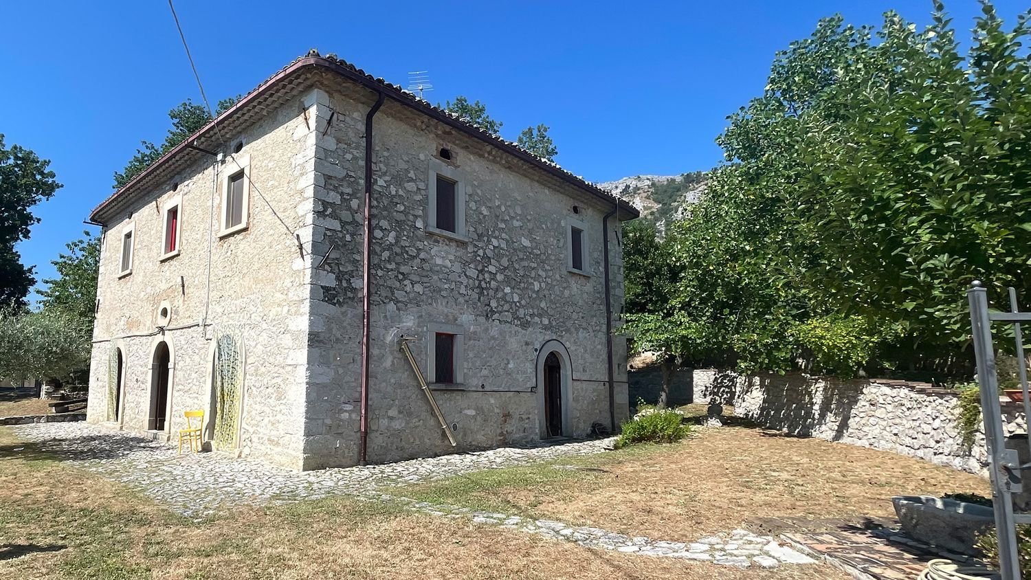 Casa de 6 divisões em Pescosansonesco, Italy N.º 268959