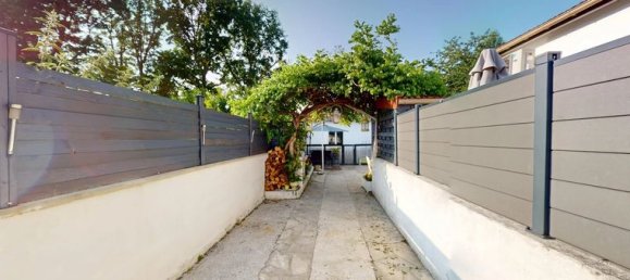 2 bedrooms House in Montfermeil, France No. 360029 12