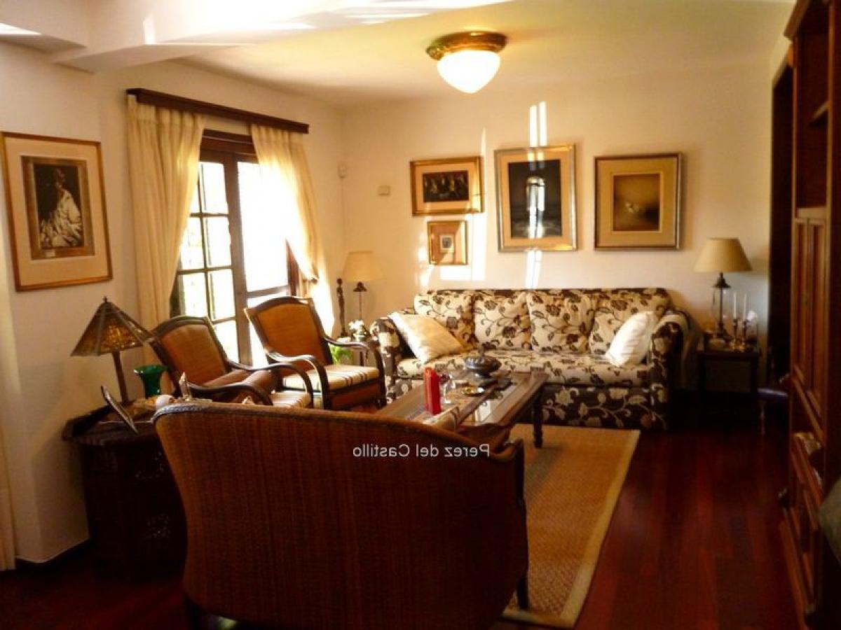 3 bedrooms House in Montevideo, Uruguay No. 1497