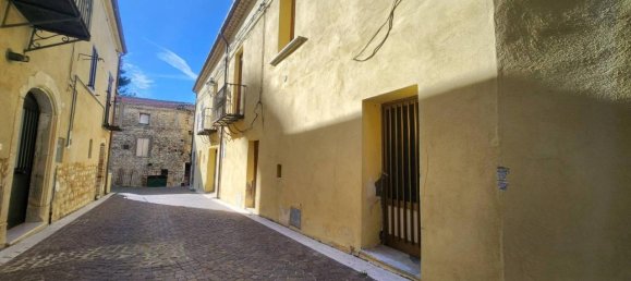 4 rooms House in Rotello, Italy No. 132461 3