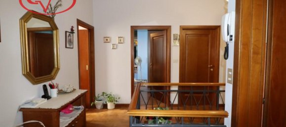 5 rooms House in Montevarchi, Italy No. 237730 4
