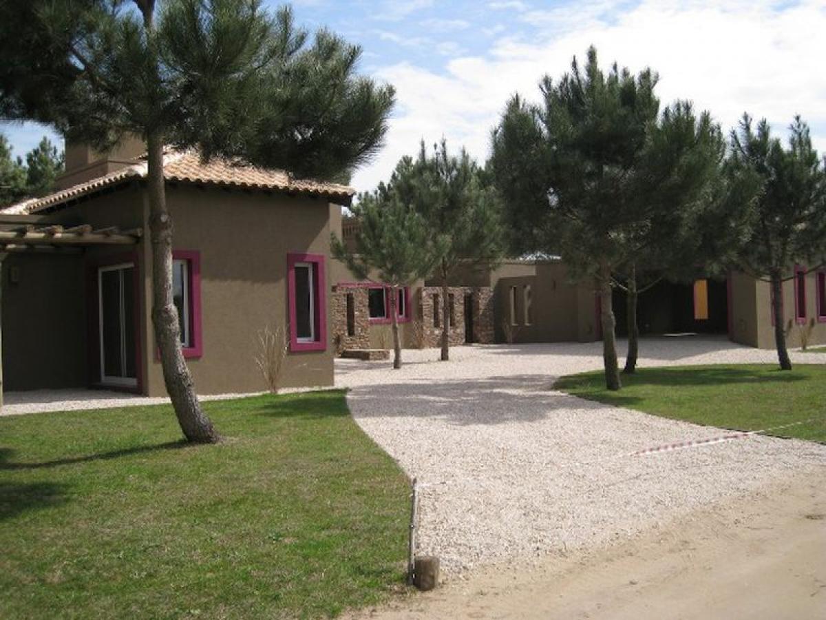 4 bedrooms House in Mar del Plata, Argentina No. 100592