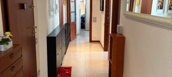 Apartamento de 3 habitaciónes en Malnate, Italy No. 334195 11