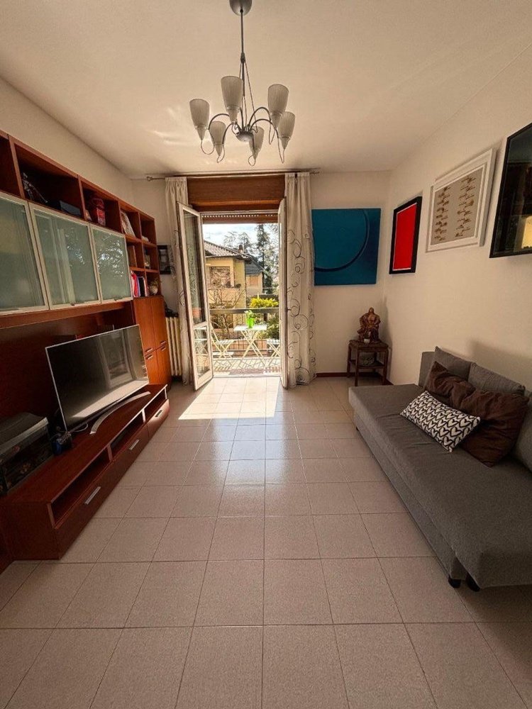 Apartamento de 3 habitaciónes en Malnate, Italy No. 334195
