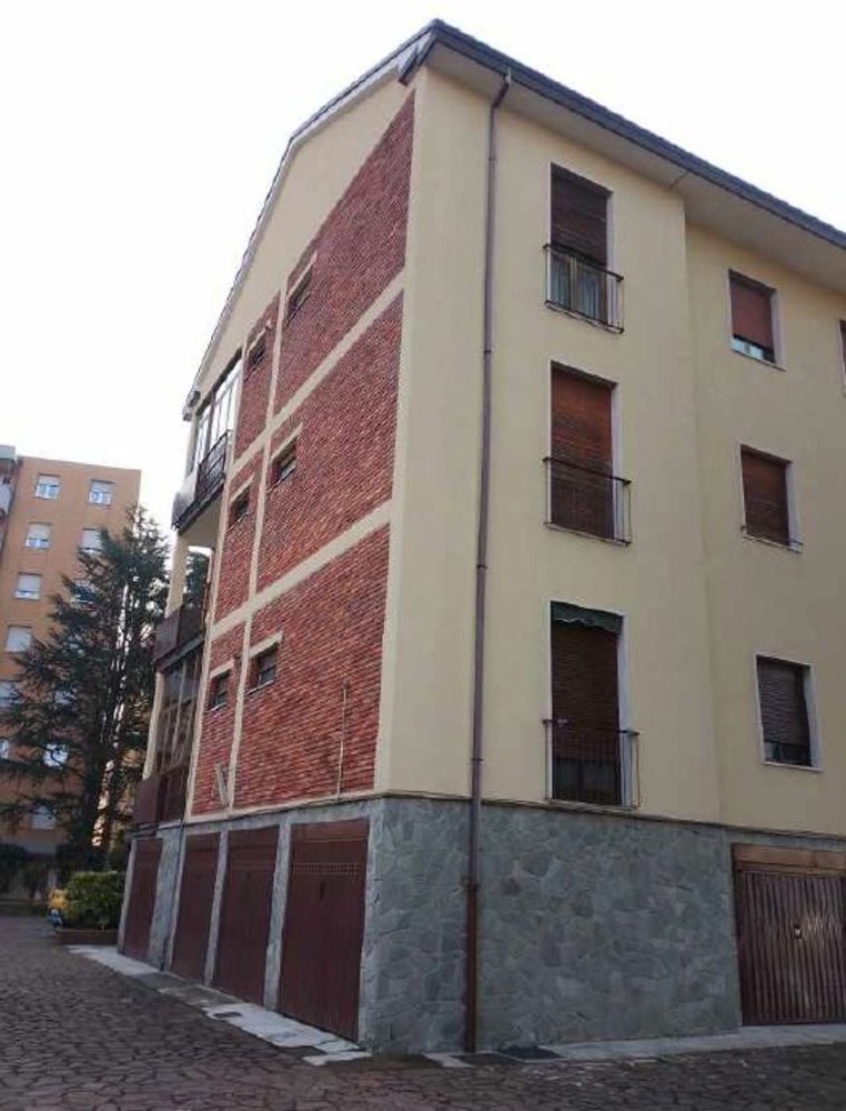 Apartamento de 2 habitaciónes en Monza, Italy No. 3789