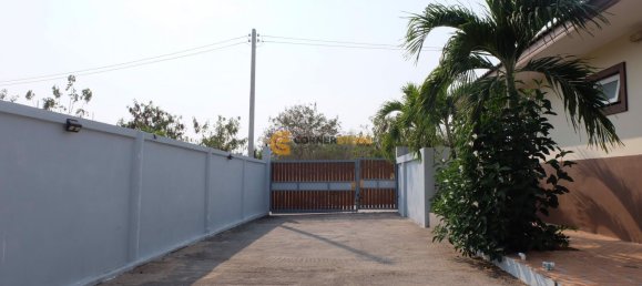 250m² House in Bang Lamung, Thailand No. 27051 2