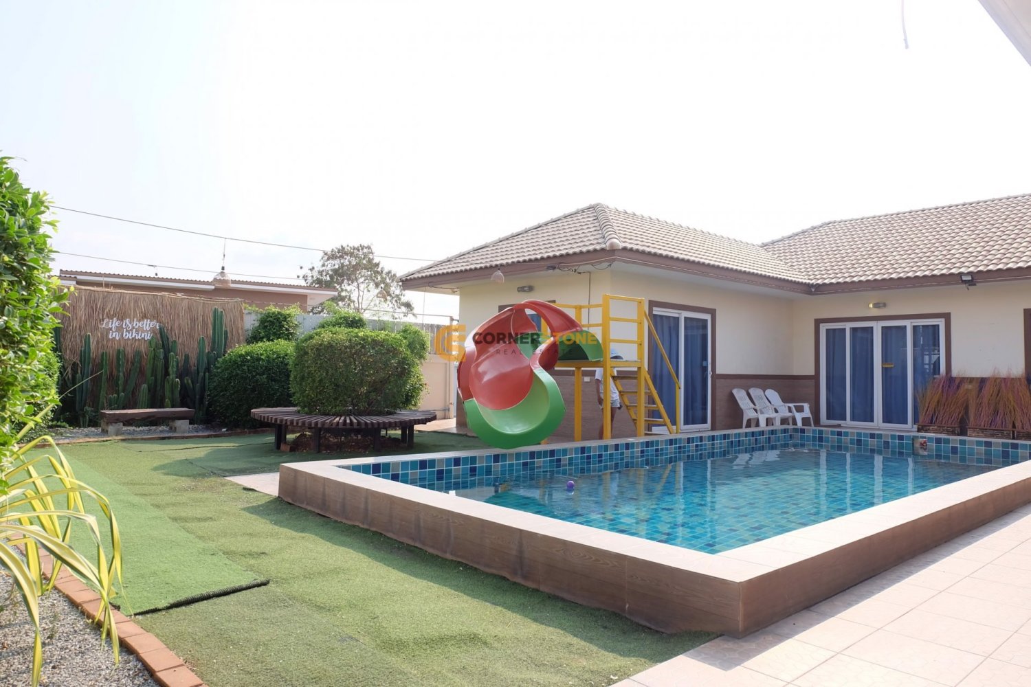 250m² House in Bang Lamung, Thailand No. 27051