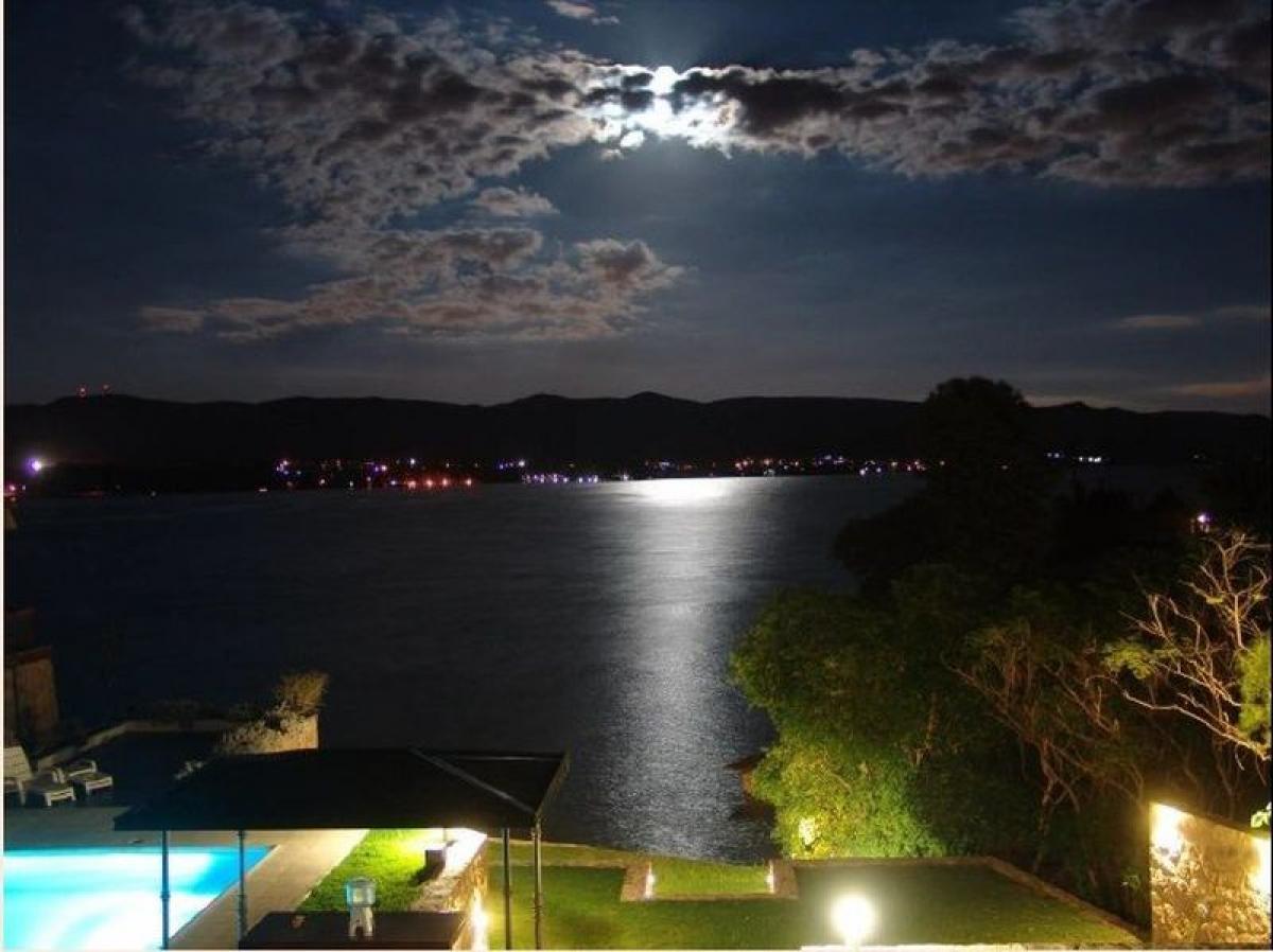 5 bedrooms House in Cordoba, Argentina No. 5247