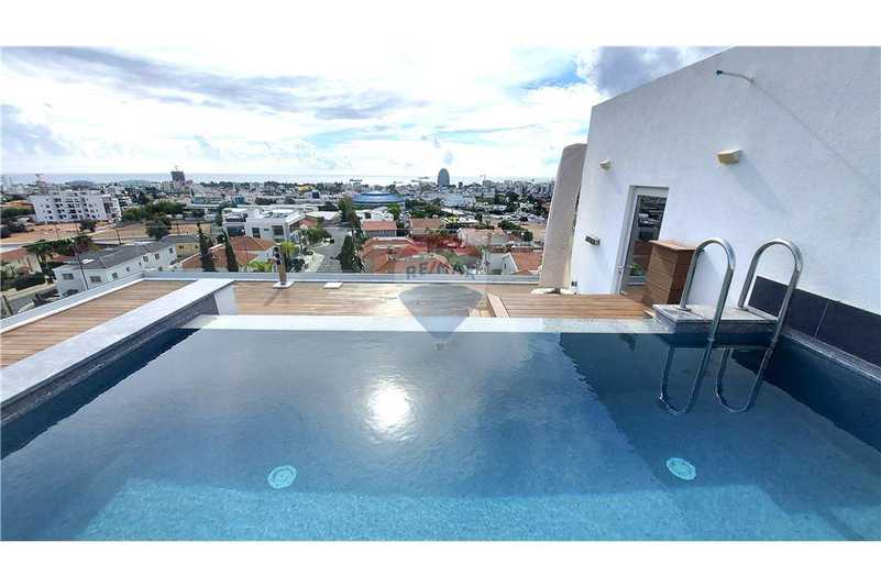 2 bedrooms Penthouse in Agios Athanasios, Cyprus No. 19979