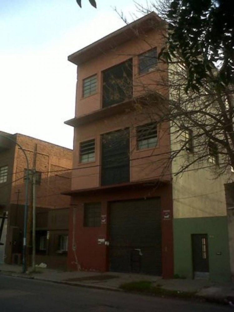 900m² Commercial property in Lanus, Argentina No. 28620