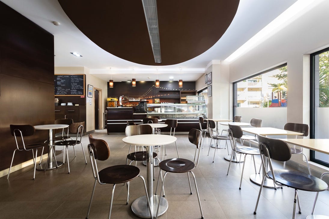 94m² Commercial property in Cascais, Portugal No. 280711