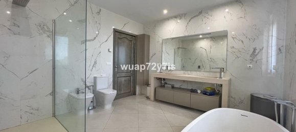 5 bedrooms Villa in Cadiz, Spain No. 183503 17