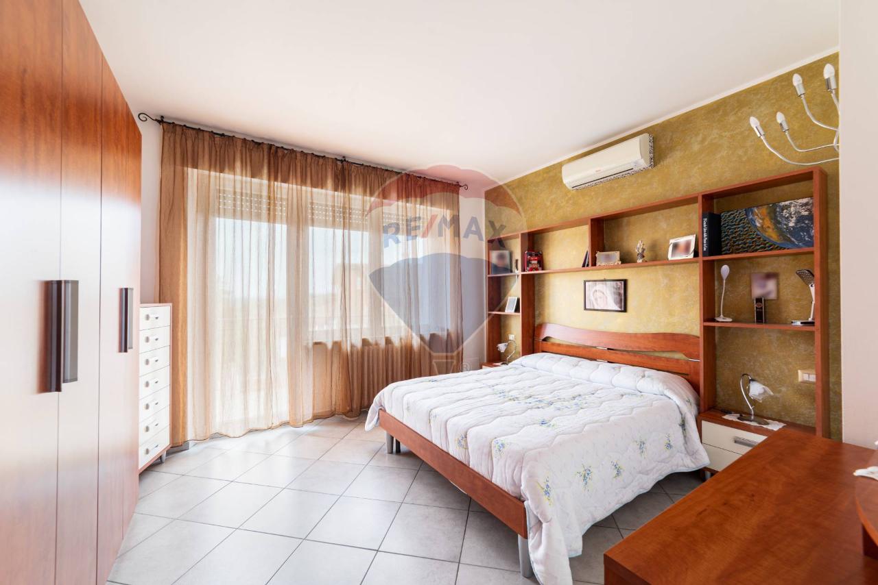 6 rooms Apartment in Santa Maria Nuova, Italy No. 4551