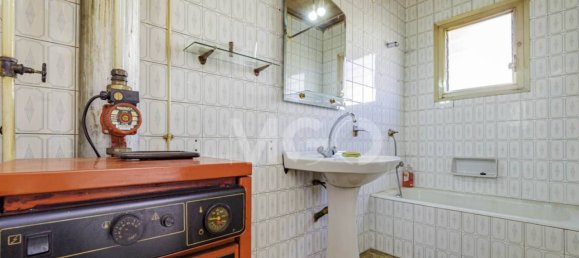 4 bedrooms House in Torello, Spain No. 75521 13