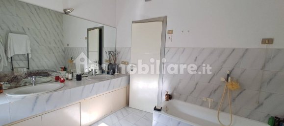 4 Schlafzimmer Villa in Desenzano del Garda, Italy, Nr. 295936 21