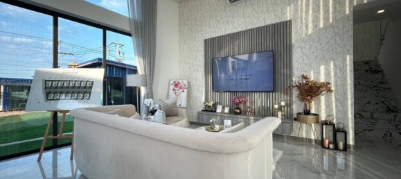 Villa de 4 dormitorios en Bang Lamung, Thailand No. 58614 9