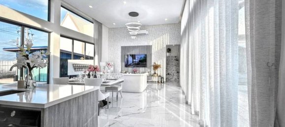 Villa de 4 dormitorios en Bang Lamung, Thailand No. 58614 6