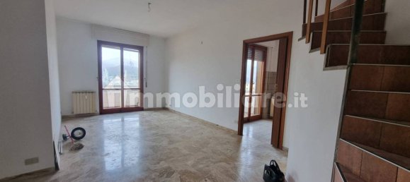 Apartamento de 4 dormitorios en Busalla, Italy No. 39499 5