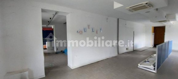 774m² Commercial property in Alta Val Tidone, Italy No. 317049 6