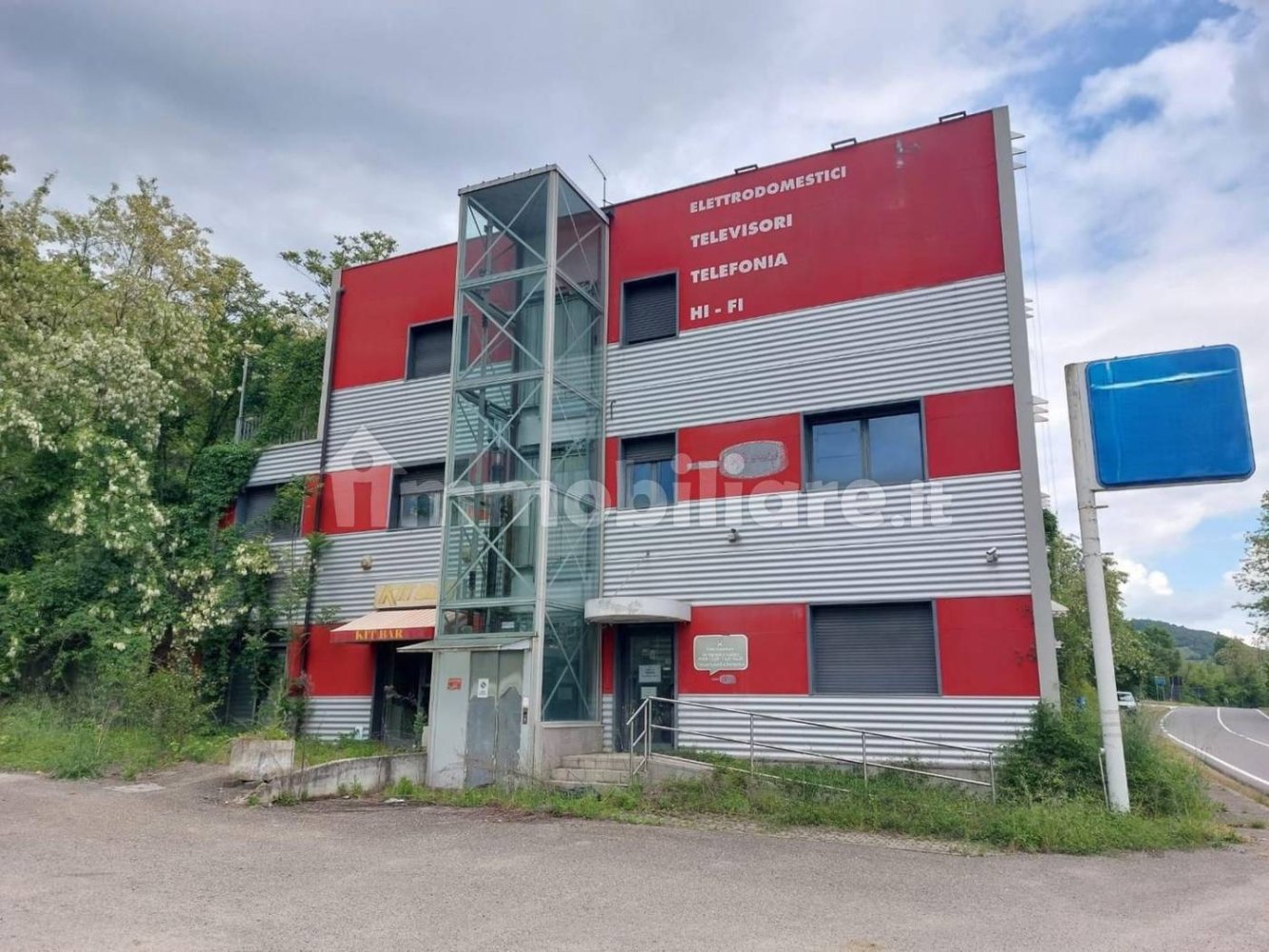774m² Commercial property in Alta Val Tidone, Italy No. 317049