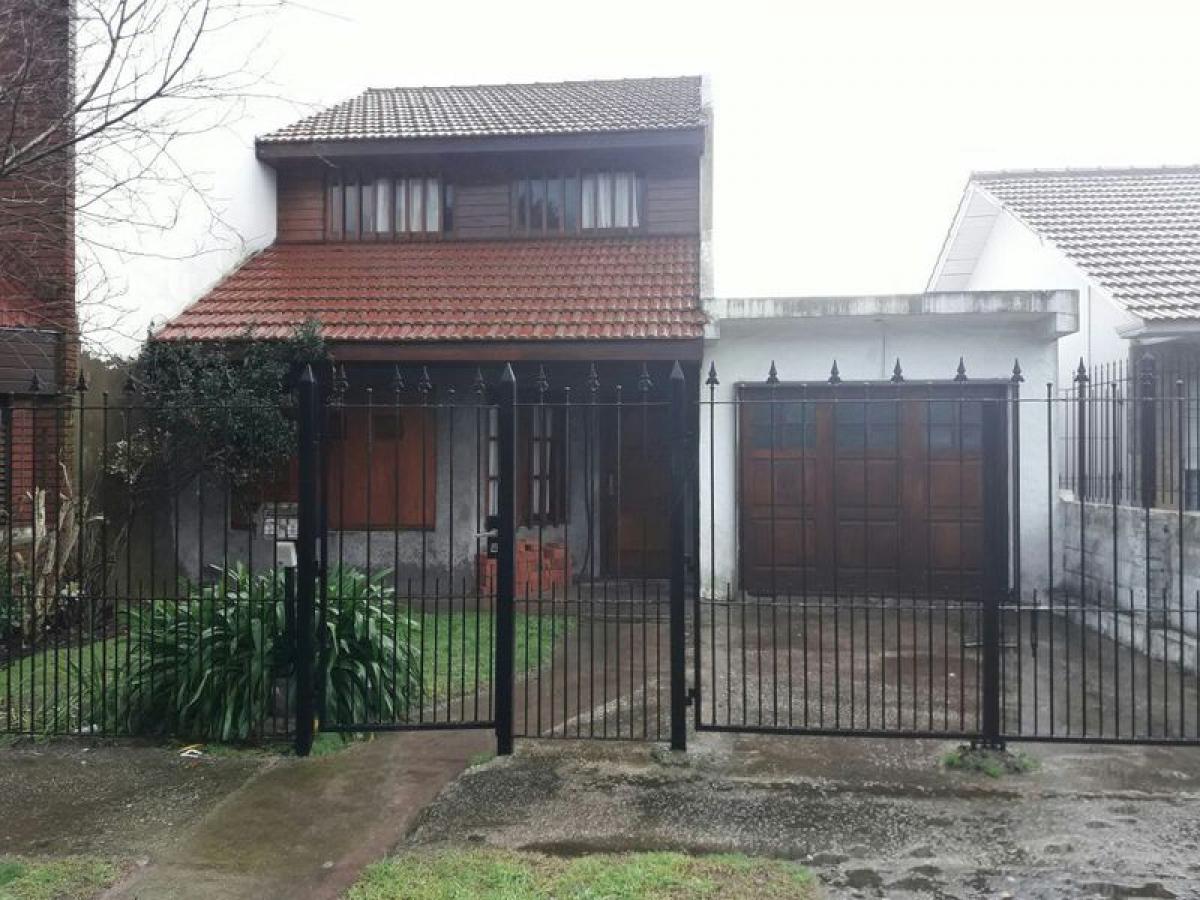 2 bedrooms House in Mar del Plata, Argentina No. 67132
