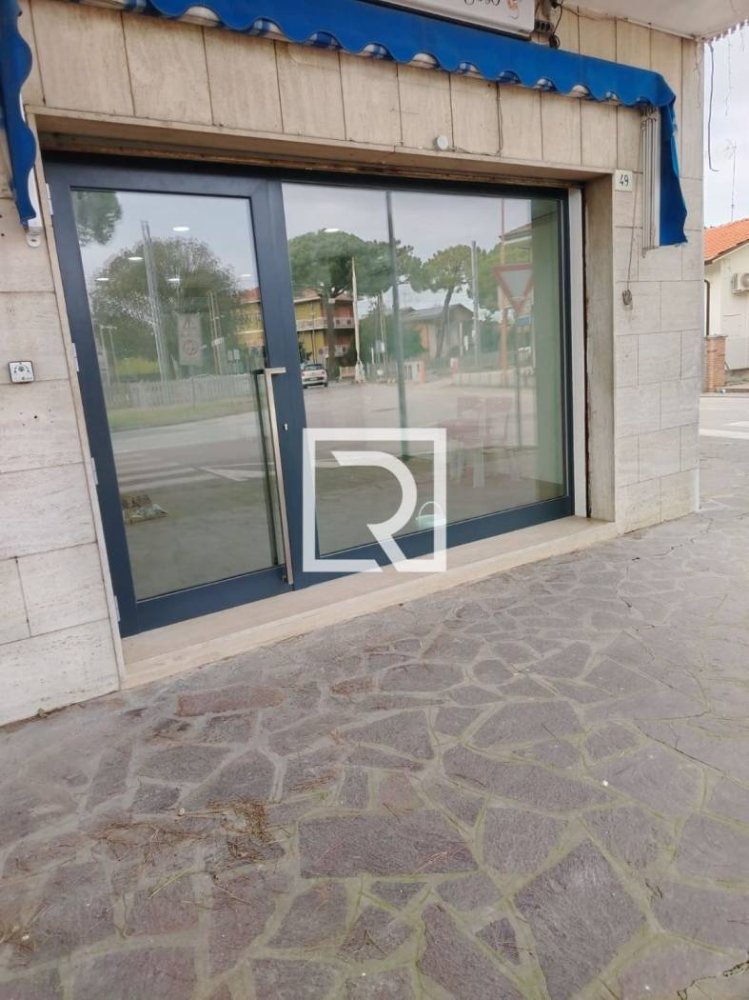 Propiedad comercial de 1 habitación en Cervia, Italy No. 157501