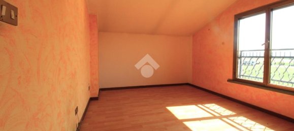 3 rooms Apartment in Cadelbosco di Sopra, Italy No. 304332 21