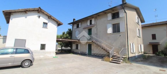 3 rooms Apartment in Cadelbosco di Sopra, Italy No. 304332 2