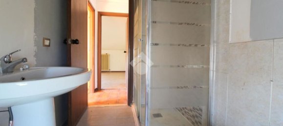 3 rooms Apartment in Cadelbosco di Sopra, Italy No. 304332 24