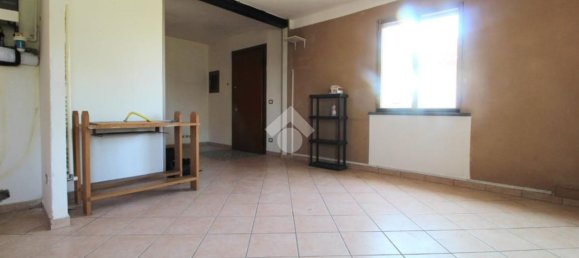 3 rooms Apartment in Cadelbosco di Sopra, Italy No. 304332 7